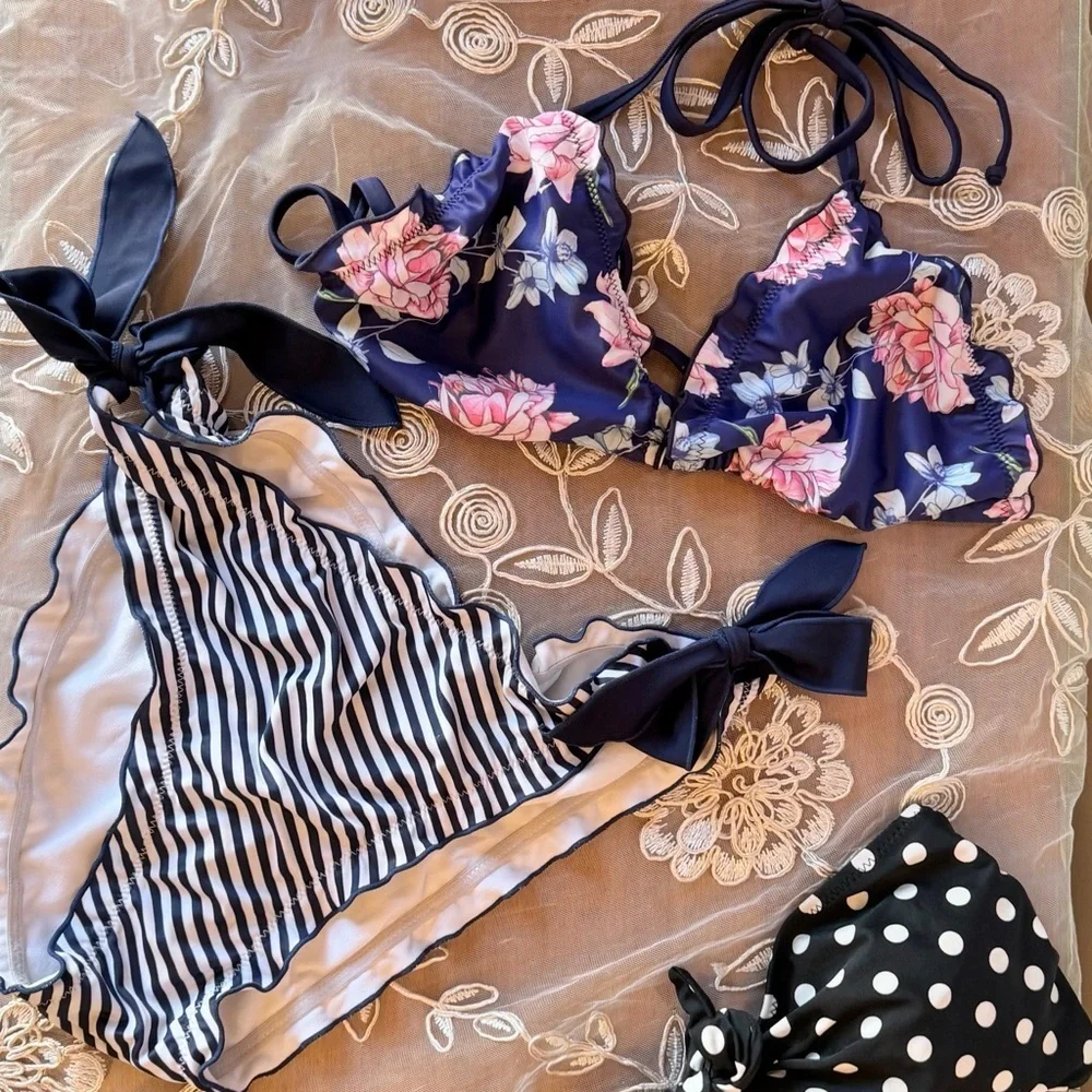 3 Tops 2 Bottoms Old Navy. Blue & Black. Blue Floral/Blue Stripes/Black Polka.